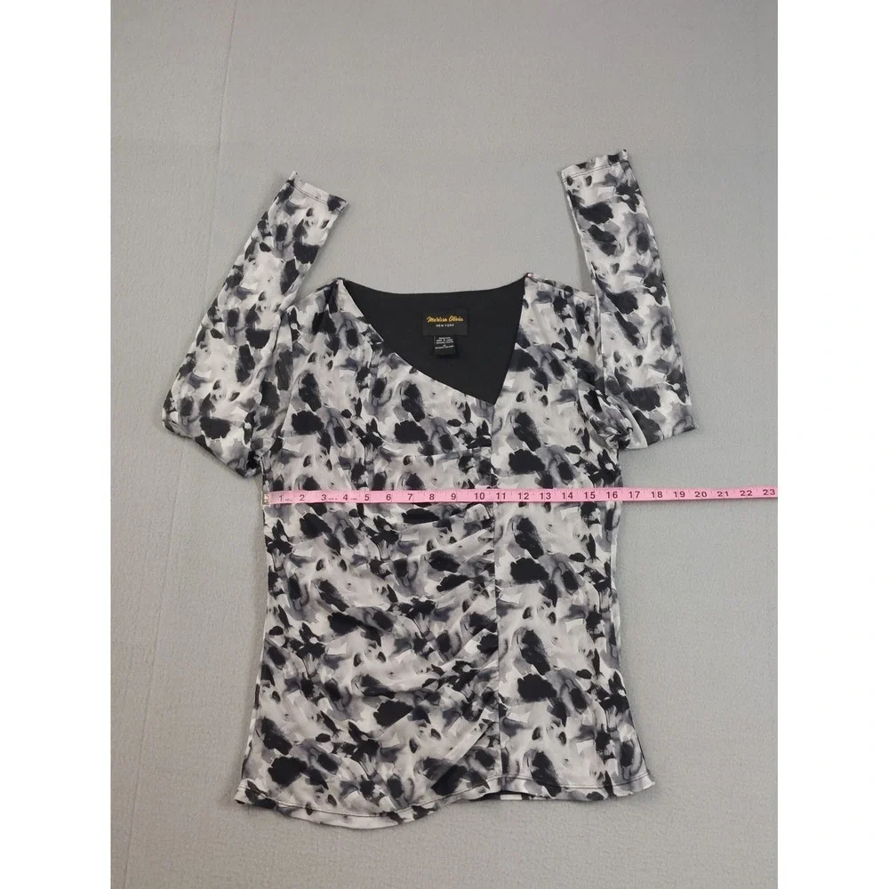 Marissa Olivia Women Top M Black White Abstract Print V Neck Long Sleeve Outdoor